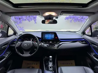Toyota C-HR 2021 2.0L Version de luxe intérieur photo 15 Toyota C-HR 2021 2.0L Version de luxe intérieur photo 15