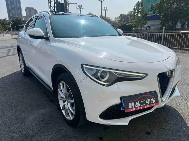 Alfa Romeo Stelvio 2017 2.0T 200HP Luxury Edition exterior photo 3 Alfa Romeo Stelvio 2017 2.0T 200HP Luxury Edition exterior photo 3