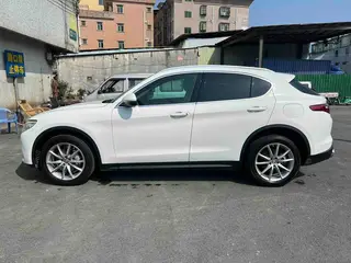 Alfa Romeo Stelvio 2017 2.0T 200HP Luxury Edition exterior photo 7 Alfa Romeo Stelvio 2017 2.0T 200HP Luxury Edition exterior photo 7