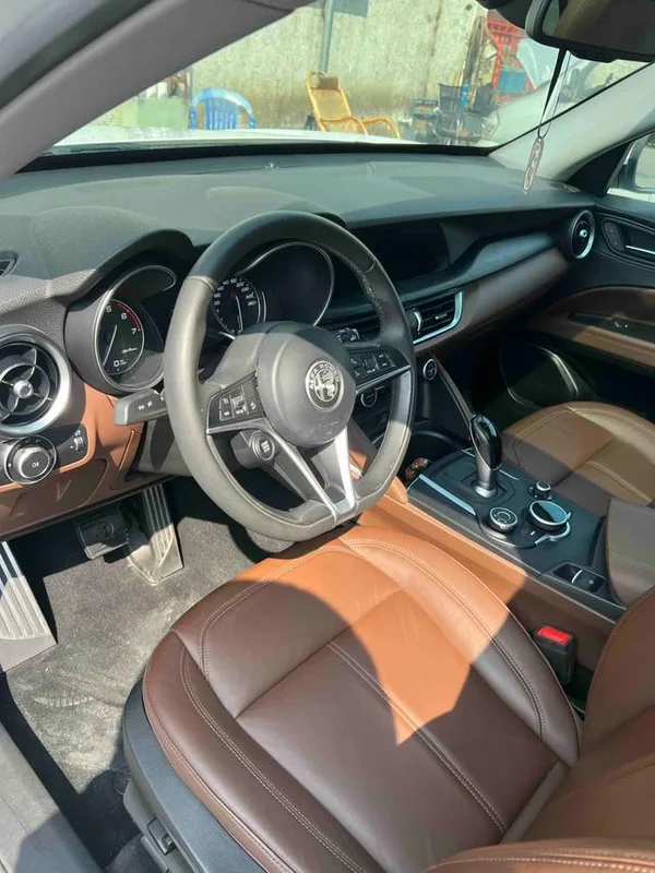 Alfa Romeo Stelvio 2017 2.0T 200HP Luxury Edition interior photo 11 Alfa Romeo Stelvio 2017 2.0T 200HP Luxury Edition interior photo 11