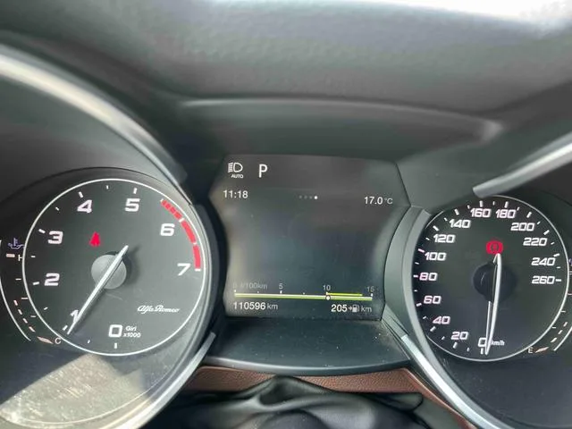 Alfa Romeo Stelvio 2017 2.0T 200HP Luxury Edition interior photo 13 Alfa Romeo Stelvio 2017 2.0T 200HP Luxury Edition interior photo 13