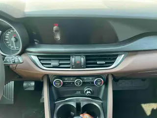 Alfa Romeo Stelvio 2017 2.0T 200HP Luxury Edition interior photo 14 Alfa Romeo Stelvio 2017 2.0T 200HP Luxury Edition interior photo 14