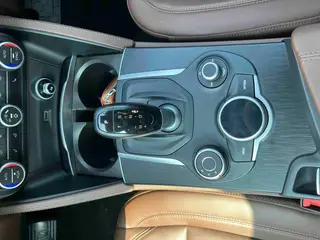 Alfa Romeo Stelvio 2017 2.0T 200HP Luxury Edition interior photo 15 Alfa Romeo Stelvio 2017 2.0T 200HP Luxury Edition interior photo 15