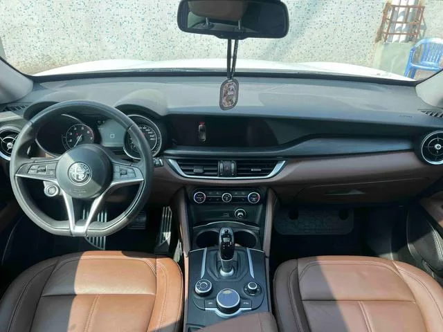 Alfa Romeo Stelvio 2017 2.0T 200HP Luxury Edition interior photo 16 Alfa Romeo Stelvio 2017 2.0T 200HP Luxury Edition interior photo 16