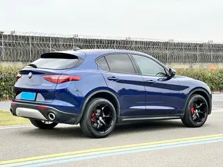 Alfa Romeo Stelvio 2017 2.0T 200HP Version d'élite extérieur photo 7