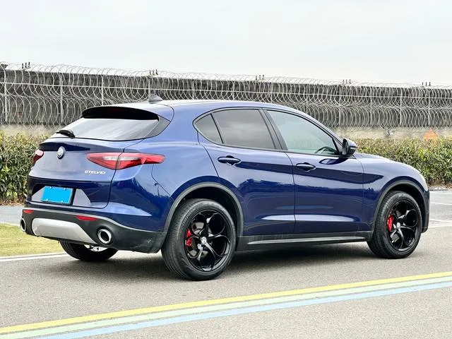 Alfa Romeo Stelvio 2017 2.0T 200HP Version d'élite extérieur photo 7