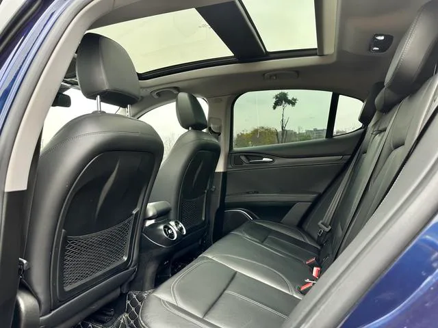 Alfa Romeo Stelvio 2017 2.0T 200HP Version d'élite intérieur photo 14