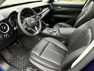 Alfa Romeo Stelvio 2017 2.0T 200HP Version d'élite intérieur photo 15