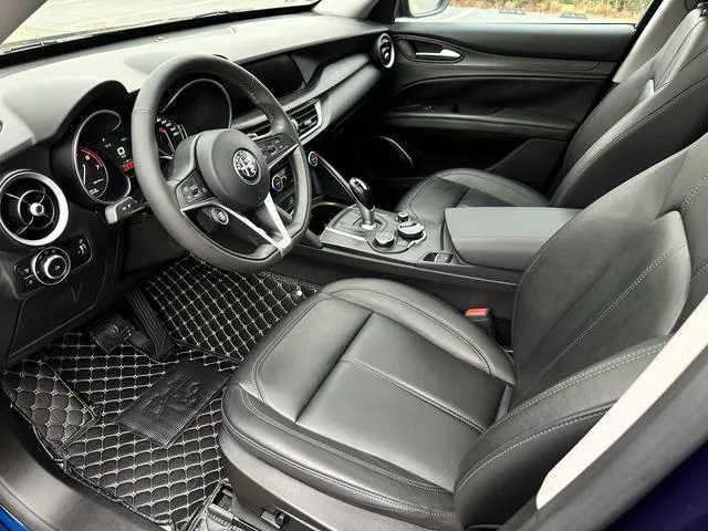 Alfa Romeo Stelvio 2017 2.0T 200HP Version d'élite intérieur photo 15