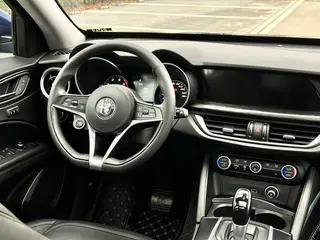 Alfa Romeo Stelvio 2017 2.0T 200HP Version d'élite intérieur photo 16