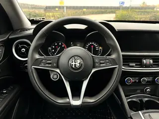 Alfa Romeo Stelvio 2017 2.0T 200HP Version d'élite intérieur photo 19
