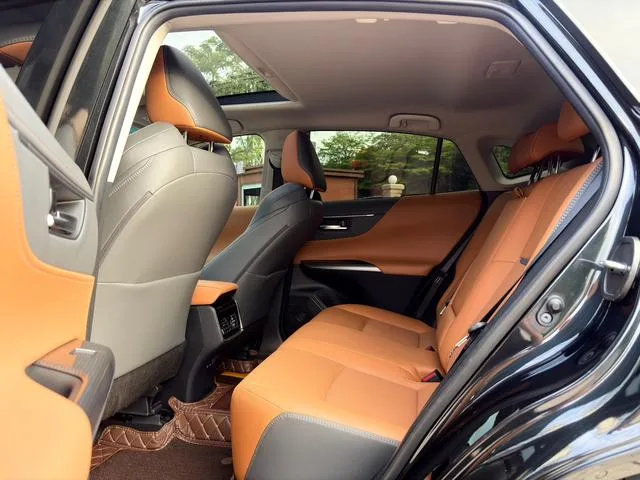 Toyota Venza 2022 2.0L CVT Two-wheel-drive Prestige Edition interior photo 8 Toyota Venza 2022 2.0L CVT Two-wheel-drive Prestige Edition interior photo 8