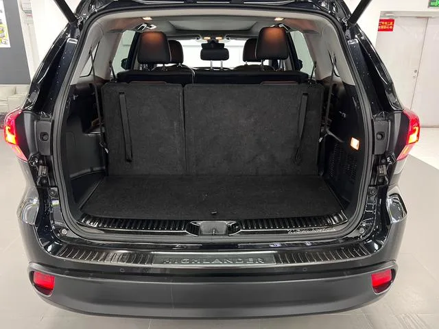 Toyota Highlander 2018 2.0T Four-wheel drive Premium Edition 7 seat Country VI interior photo 13 Toyota Highlander 2018 2.0T Four-wheel drive Premium Edition 7 seat Country VI interior photo 13