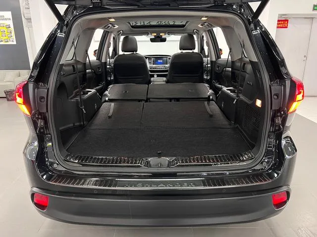 Toyota Highlander 2018 2.0T Four-wheel drive Premium Edition 7 seat Country VI interior photo 14 Toyota Highlander 2018 2.0T Four-wheel drive Premium Edition 7 seat Country VI interior photo 14