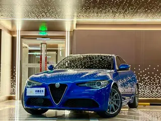 Alfa Romeo Giulia 2017 2.0T 280HP Luxury Edition exterior photo 1