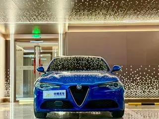 Alfa Romeo Giulia 2017 2.0T 280HP Luxury Edition exterior photo 2