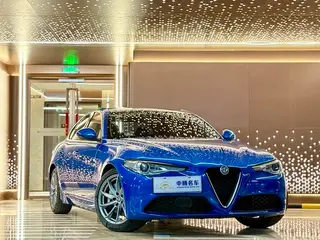 Alfa Romeo Giulia 2017 2.0T 280HP Luxury Edition exterior photo 3