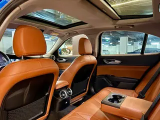 Alfa Romeo Giulia 2017 2.0T 280HP Luxury Edition interior photo 11