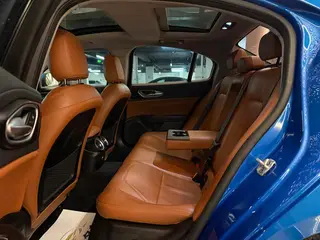Alfa Romeo Giulia 2017 2.0T 280HP Luxury Edition interior photo 12