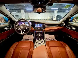 Alfa Romeo Giulia 2017 2.0T 280HP Luxury Edition interior photo 15