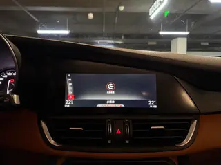 Alfa Romeo Giulia 2017 2.0T 280HP Luxury Edition interior photo 20