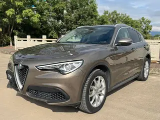 Alfa Romeo Stelvio 2017 2.0T 280HP Luxury Edition exterior photo 1