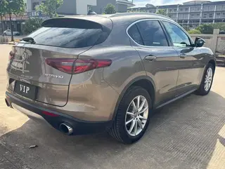 Alfa Romeo Stelvio 2017 2.0T 280HP Luxury Edition exterior photo 6