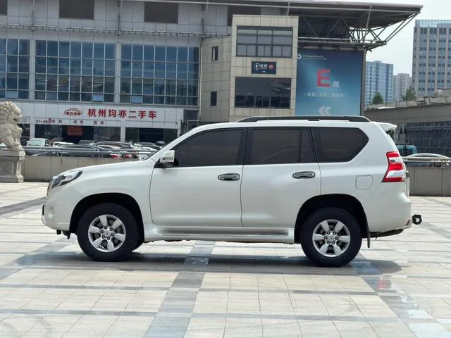 Toyota Prado 2016 3.5L Automatic TX-L exterior photo 4 Toyota Prado 2016 3.5L Automatic TX-L exterior photo 4