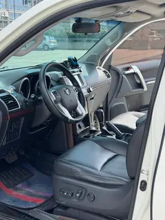 Toyota Prado 2016 3.5L Automatic TX-L interior photo 12 Toyota Prado 2016 3.5L Automatic TX-L interior photo 12