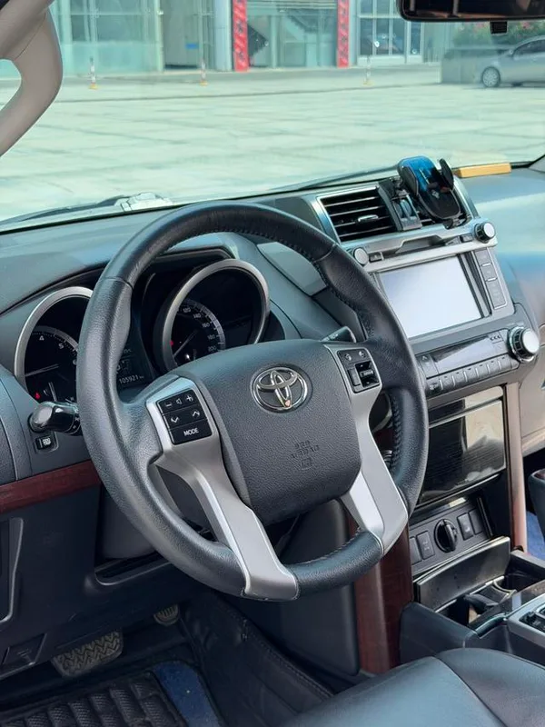 Toyota Prado 2016 3.5L Automatic TX-L interior photo 13 Toyota Prado 2016 3.5L Automatic TX-L interior photo 13