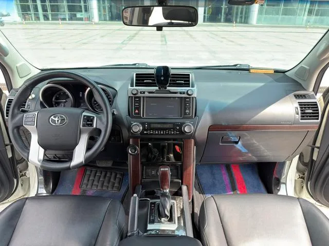 Toyota Prado 2016 3.5L Automatic TX-L interior photo 14 Toyota Prado 2016 3.5L Automatic TX-L interior photo 14
