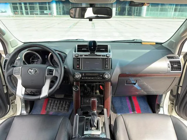 Toyota Prado 2016 3.5L Automatic TX-L interior photo 15 Toyota Prado 2016 3.5L Automatic TX-L interior photo 15