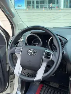 Toyota Prado 2016 3.5L Automatic TX-L interior photo 16 Toyota Prado 2016 3.5L Automatic TX-L interior photo 16