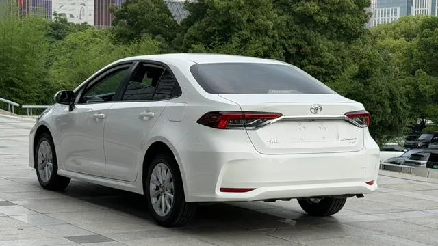 Toyota Corolla 2021 1.2T S-CVT Luxury Edition interior photo 13 Toyota Corolla 2021 1.2T S-CVT Luxury Edition interior photo 13