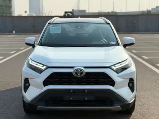 Toyota RAV4 2023 2.0L CVT Dos tracciones 20 Edición de aniversario de platino exterior foto 2 Toyota RAV4 2023 2.0L CVT Dos tracciones 20 Edición de aniversario de platino exterior foto 2