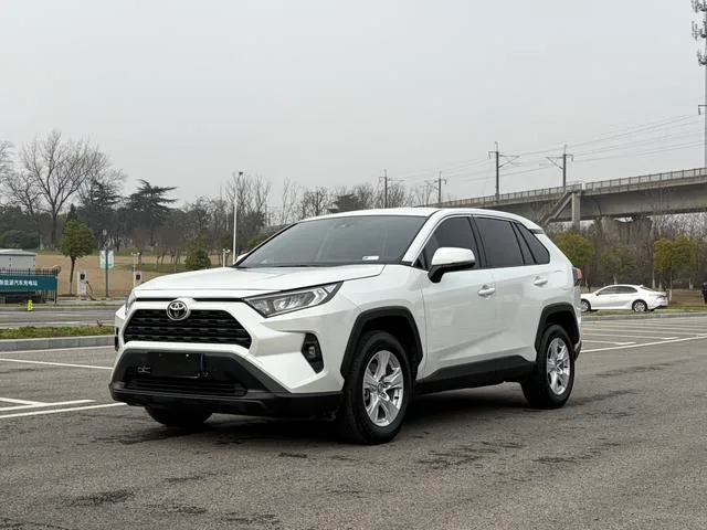 Toyota RAV4 2023 2.0L CVT Two-wheel drive urban version exterior photo 1 Toyota RAV4 2023 2.0L CVT Two-wheel drive urban version exterior photo 1