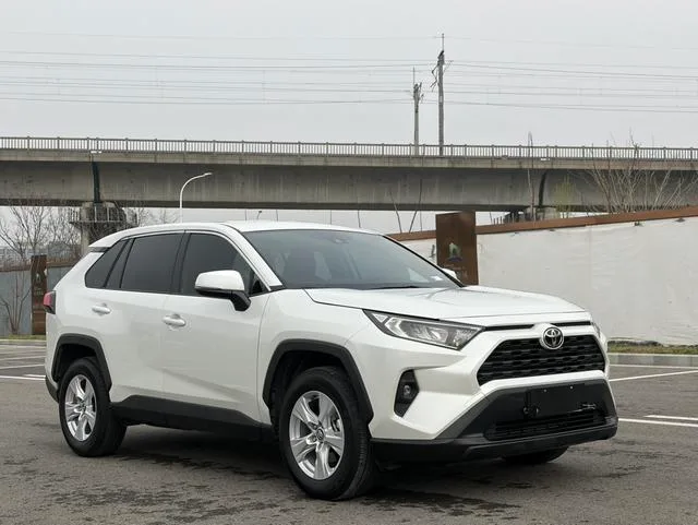 Toyota RAV4 2023 2.0L CVT Two-wheel drive urban version exterior photo 2 Toyota RAV4 2023 2.0L CVT Two-wheel drive urban version exterior photo 2