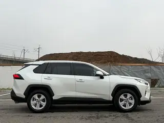 Toyota RAV4 2023 2.0L CVT Two-wheel drive urban version exterior photo 4 Toyota RAV4 2023 2.0L CVT Two-wheel drive urban version exterior photo 4