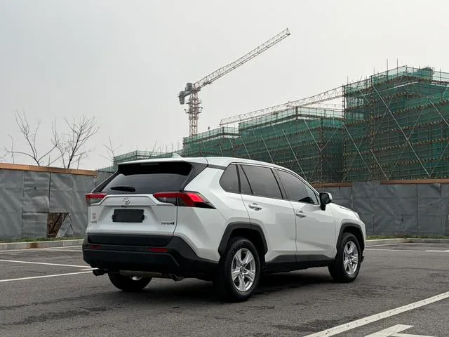 Toyota RAV4 2023 2.0L CVT Two-wheel drive urban version exterior photo 5 Toyota RAV4 2023 2.0L CVT Two-wheel drive urban version exterior photo 5