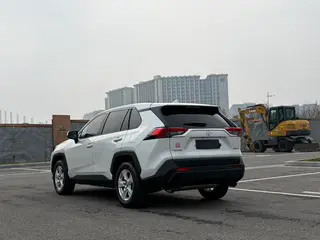 Toyota RAV4 2023 2.0L CVT Two-wheel drive urban version exterior photo 7 Toyota RAV4 2023 2.0L CVT Two-wheel drive urban version exterior photo 7
