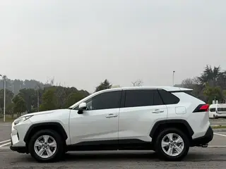 Toyota RAV4 2023 2.0L CVT Two-wheel drive urban version exterior photo 8 Toyota RAV4 2023 2.0L CVT Two-wheel drive urban version exterior photo 8