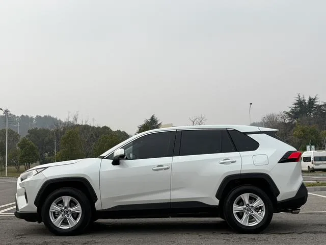 Toyota RAV4 2023 2.0L CVT Two-wheel drive urban version exterior photo 8 Toyota RAV4 2023 2.0L CVT Two-wheel drive urban version exterior photo 8