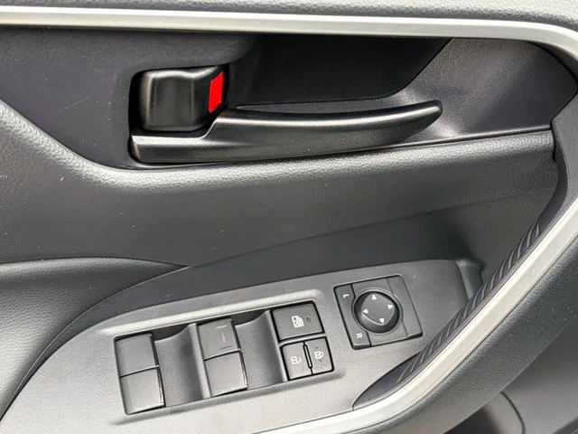 Toyota RAV4 2023 2.0L CVT Two-wheel drive urban version interior photo 9 Toyota RAV4 2023 2.0L CVT Two-wheel drive urban version interior photo 9