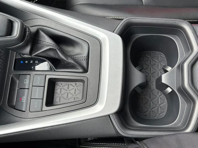 Toyota RAV4 2023 2.0L CVT Two-wheel drive urban version interior photo 12 Toyota RAV4 2023 2.0L CVT Two-wheel drive urban version interior photo 12