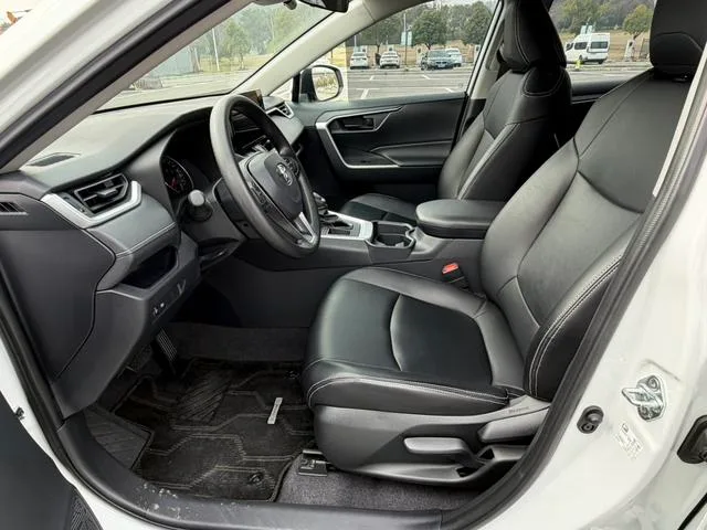 Toyota RAV4 2023 2.0L CVT Two-wheel drive urban version interior photo 13 Toyota RAV4 2023 2.0L CVT Two-wheel drive urban version interior photo 13