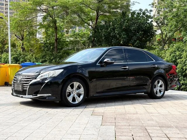 Toyota Crown 2015 2.0T Edición de moda exterior foto 1 Toyota Crown 2015 2.0T Edición de moda exterior foto 1
