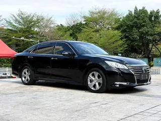 Toyota Crown 2015 2.0T Edición de moda exterior foto 3 Toyota Crown 2015 2.0T Edición de moda exterior foto 3
