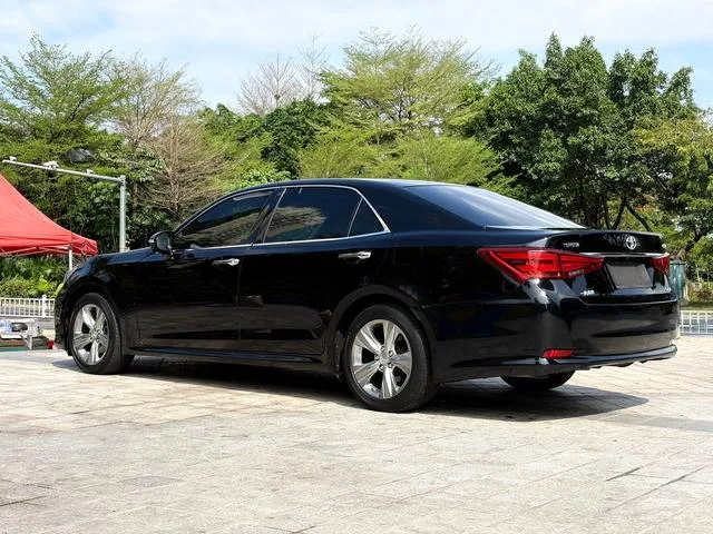 Toyota Crown 2015 2.0T Edición de moda exterior foto 4 Toyota Crown 2015 2.0T Edición de moda exterior foto 4