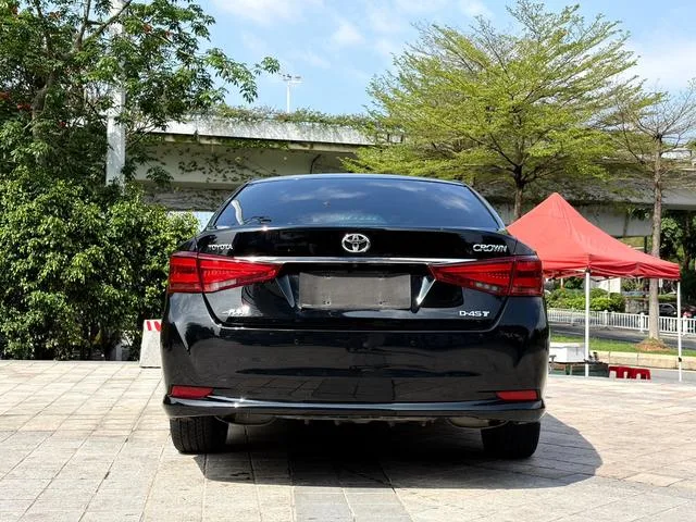 Toyota Crown 2015 2.0T Edición de moda exterior foto 5 Toyota Crown 2015 2.0T Edición de moda exterior foto 5