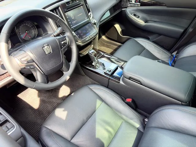 Toyota Crown 2015 2.0T Edición de moda interior foto 10 Toyota Crown 2015 2.0T Edición de moda interior foto 10